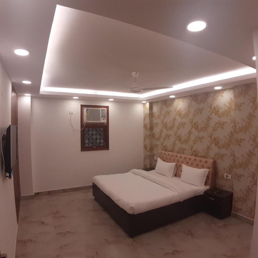 Triom Hotel Delhi  Exteriör bild