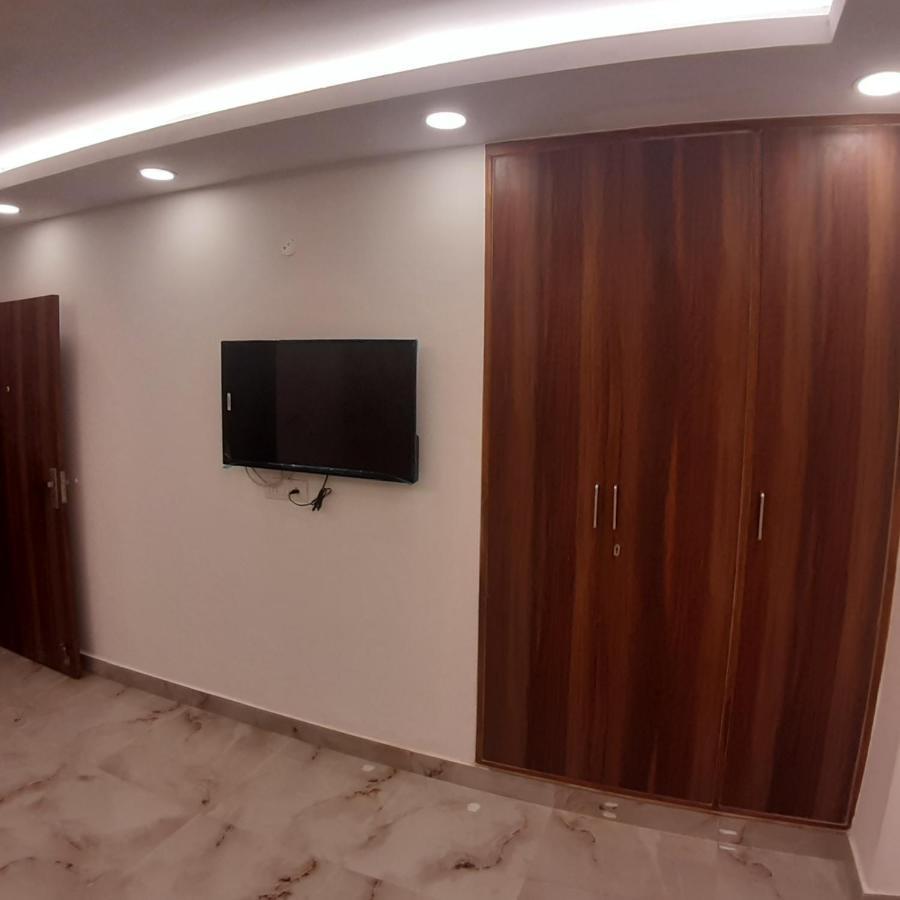 Triom Hotel Delhi  Exteriör bild