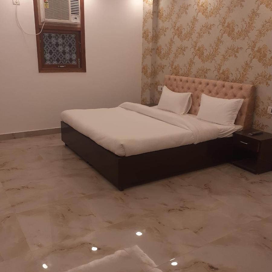 Triom Hotel Delhi  Exteriör bild